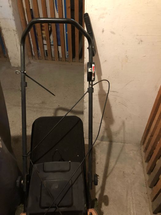 Masina de tuns iarba