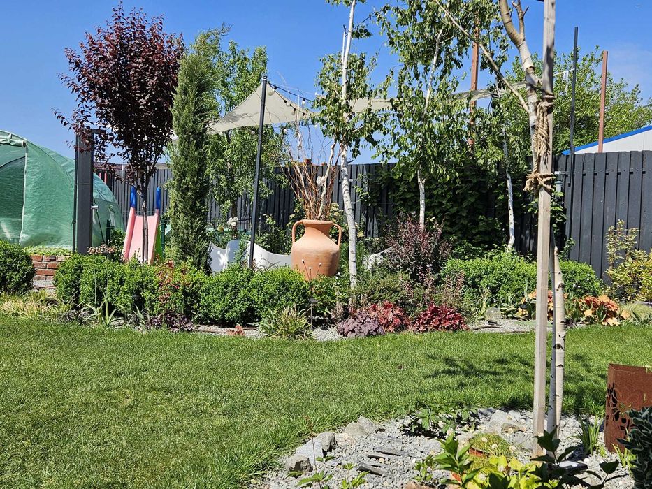 Casă contemporană cu grădină, spații versatile și intimitate–Crevedia