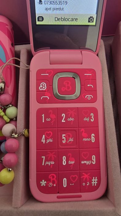 Telefon Barbie cu accesorii-aproape nou