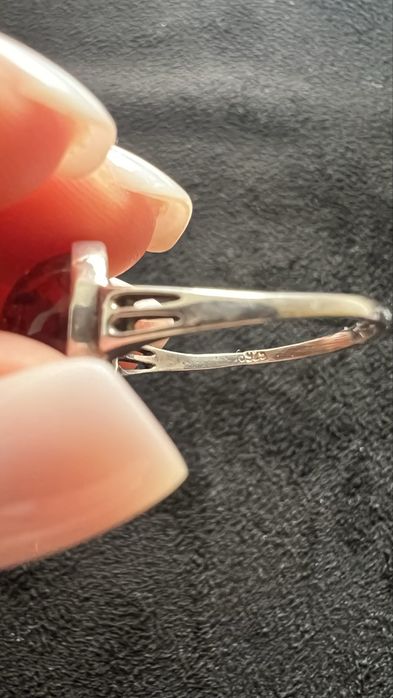 Inel de argint cu piatră de chihlimbar