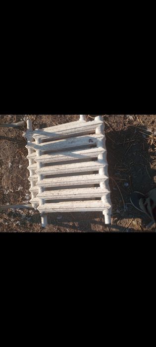 Продам чугунный радиатор