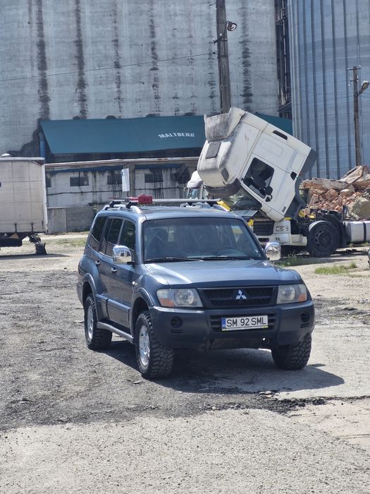 MITSUBISHI Pajero