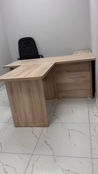 Стол и стул для руководителя