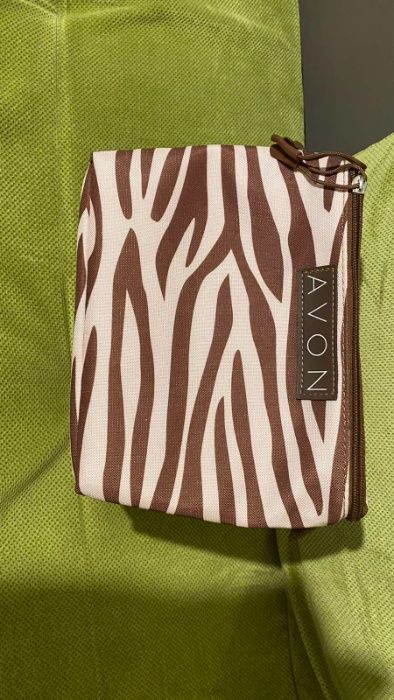 Лятна чанта за козметика Ейвън