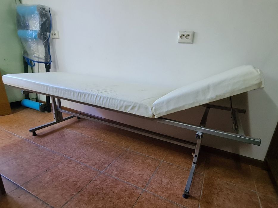 Продам кушетку медицинскую