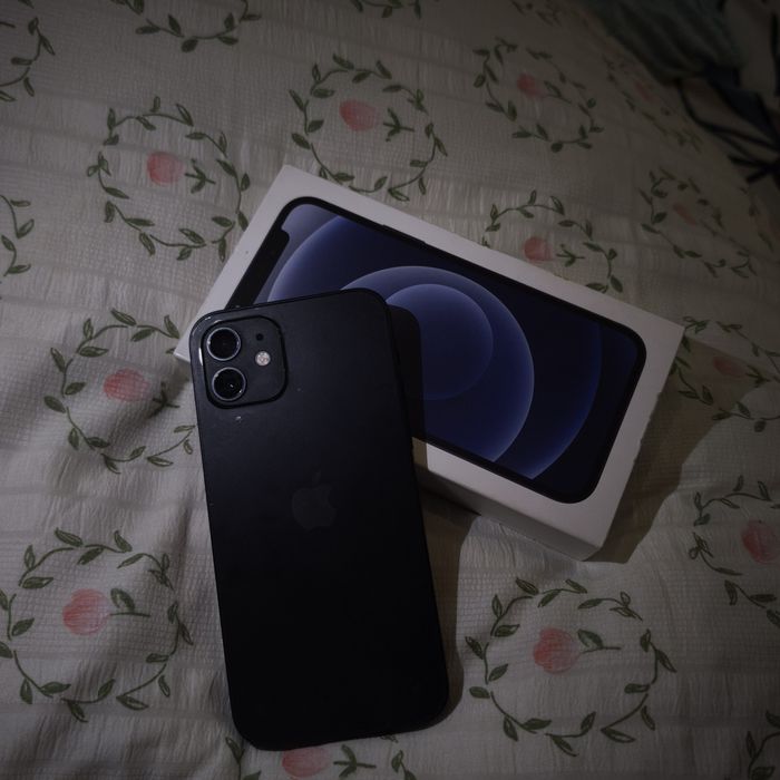 Продам iPhone 12