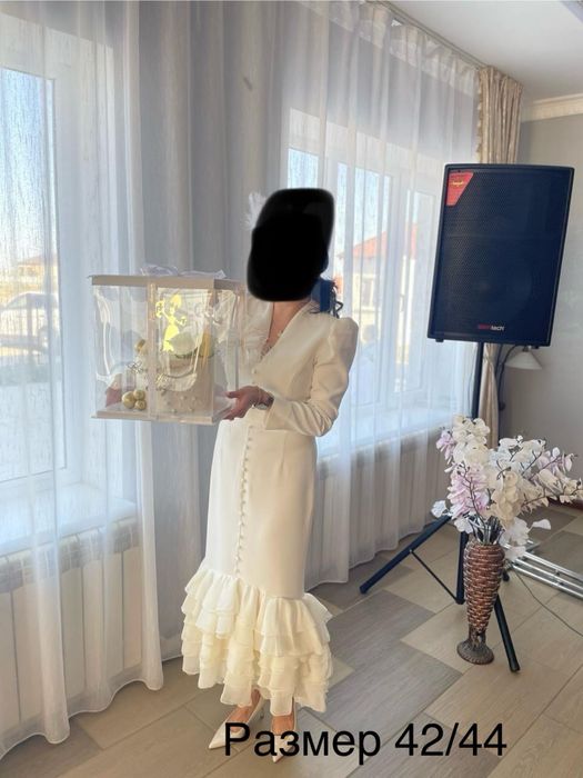 Платье и плащ                                     .