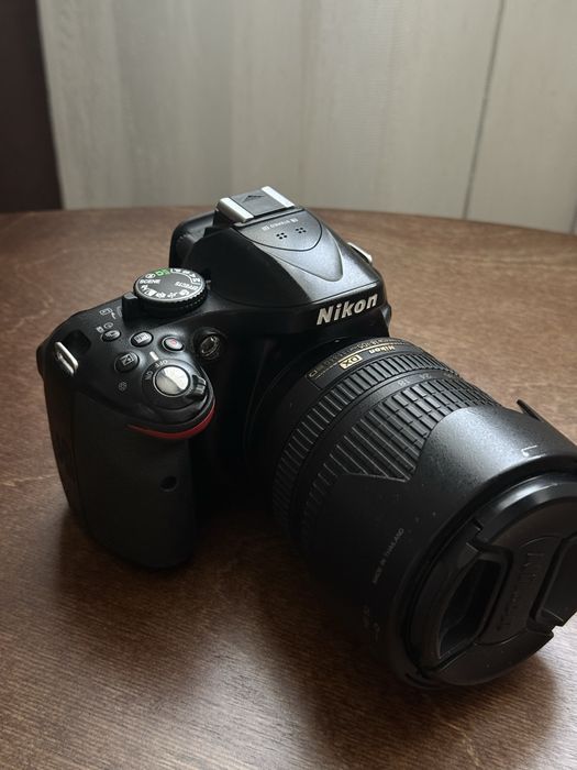 Nikon D5200 + 18–105 VR