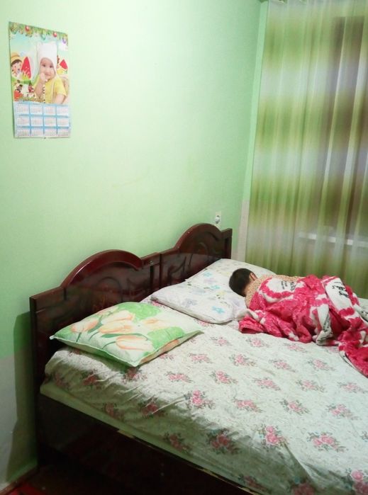 Uy sotiladi. The house is for sale. Дом продается.