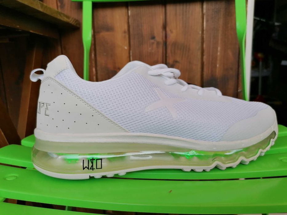 Светещи маратонки WIZE&OPE