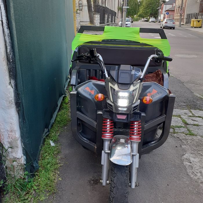Vând triciclu electric  evotools  utlizat în garantie