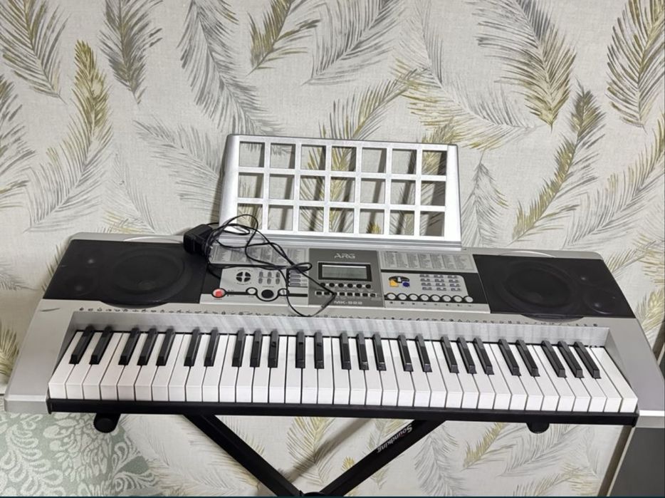 Синтезатор  с подставкой