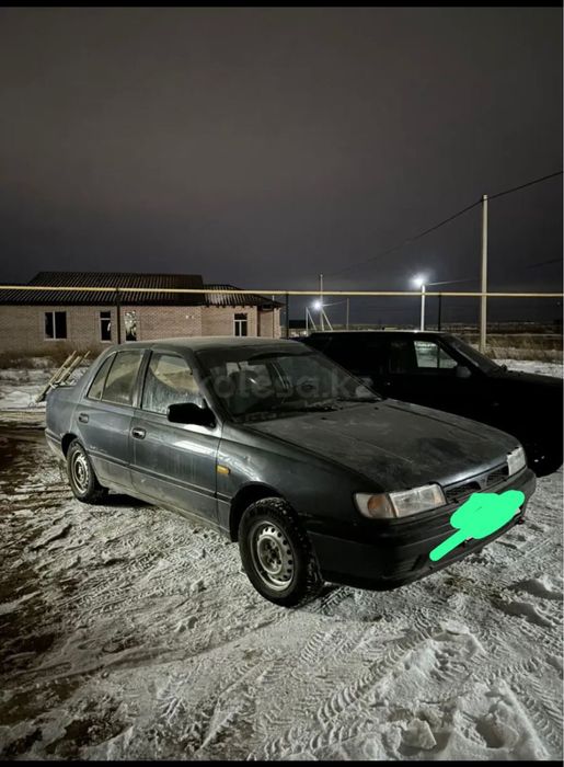 Машина Nissan Sanny 1992 года продается