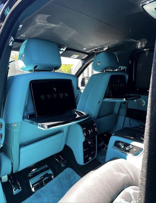 Rollc Royce Cullinan black bladhe Cullinan