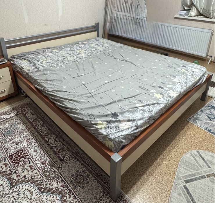 Продаю спальный гарнитур