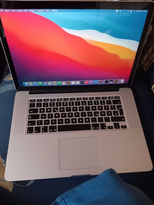 Продавам Macbook pro в добро състояние