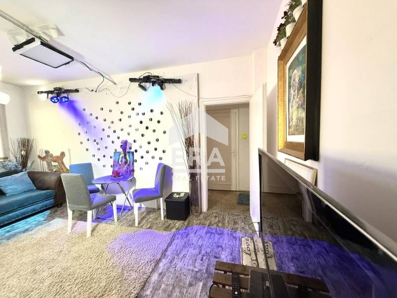 Дава се под наем Тристаен апартамент в София, Център - 80 кв.м за 1200 € - Снимка #1