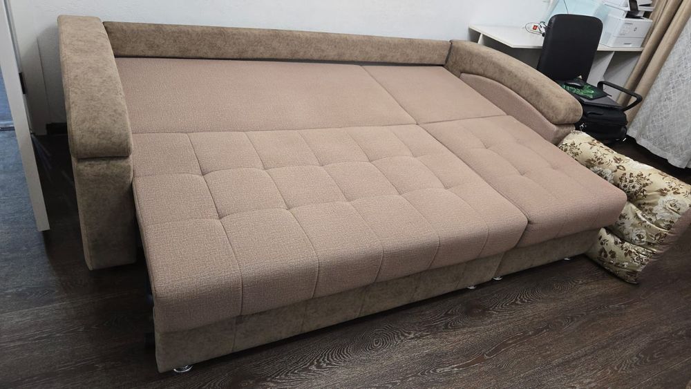 Диван мягкий, можно как угловой