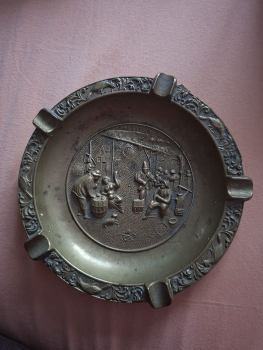 Obiecte vintige,casca,fier de calcat,scrumiera