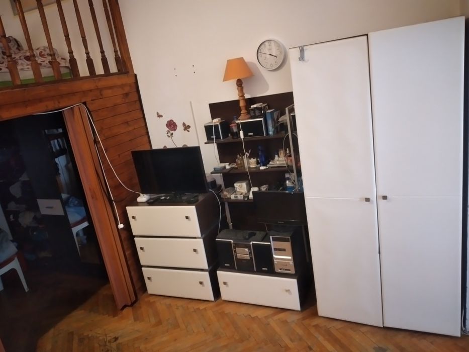 Vând sau schimb apartment o cameră situat in centru cu casă in localitatea Mândruloc  , Cicir  !