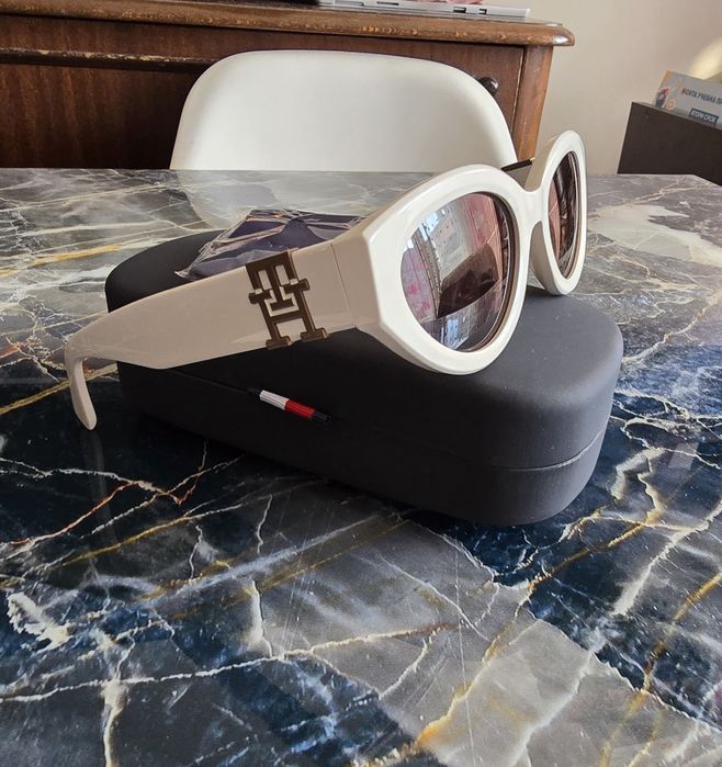 Очила Tommy Hilfiger