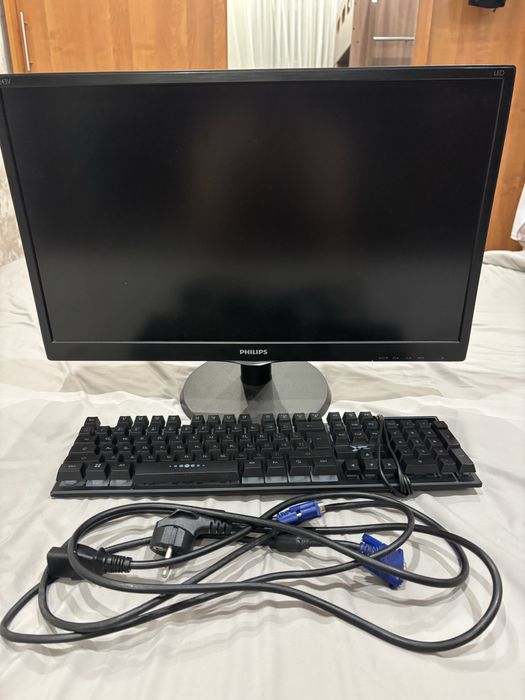 Монитор и клавиатура
