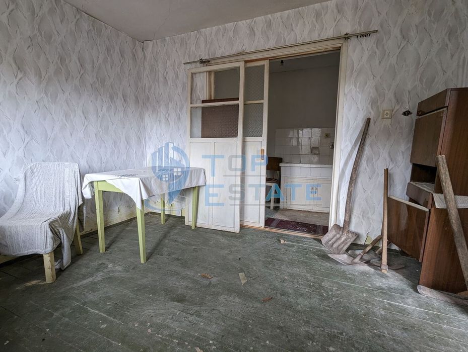 Къща с голям двор в село Вонеща вода