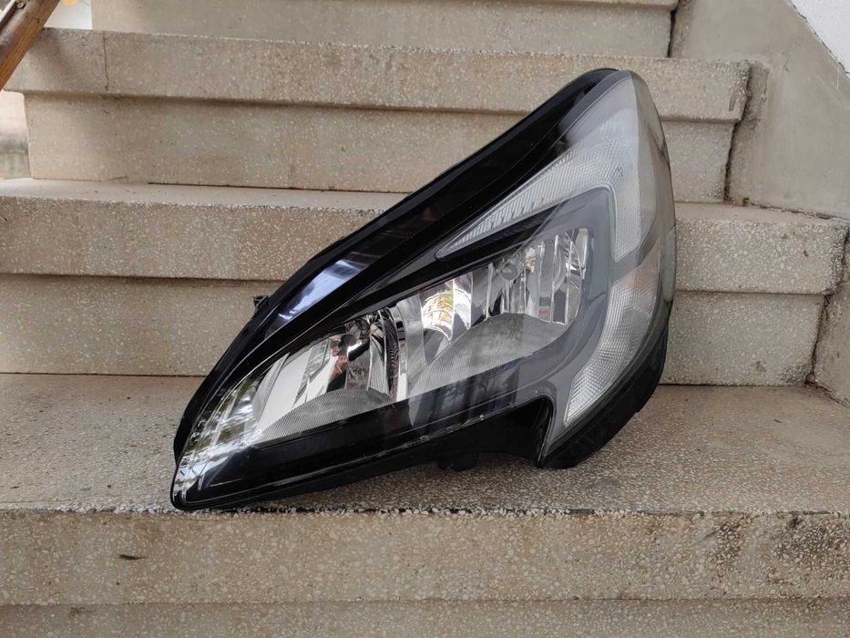 Фар Opel Corsa E LED DRL ляв / Фар Опел Корса Е Оригинален