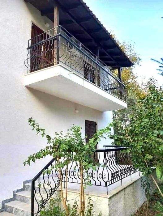 Продава 2ет къща с площ 100 м2 и двор 700 м2 в Ставрос, Гърция