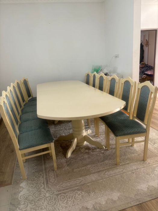 Стол со стульями