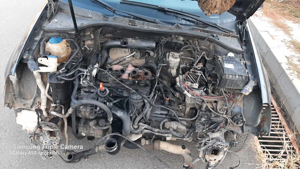 Продавам Голф 5 2.0tdi  140кс. BKD на ЧАСТИ / Имам и други коли.