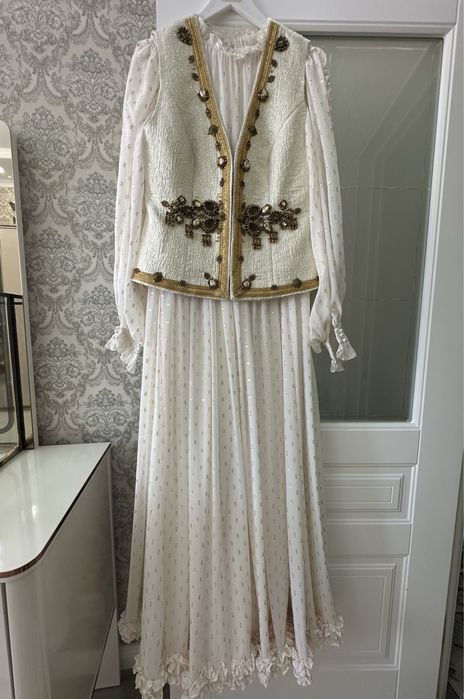 Нарядное платье и кажекей от известных казахстанских брендов