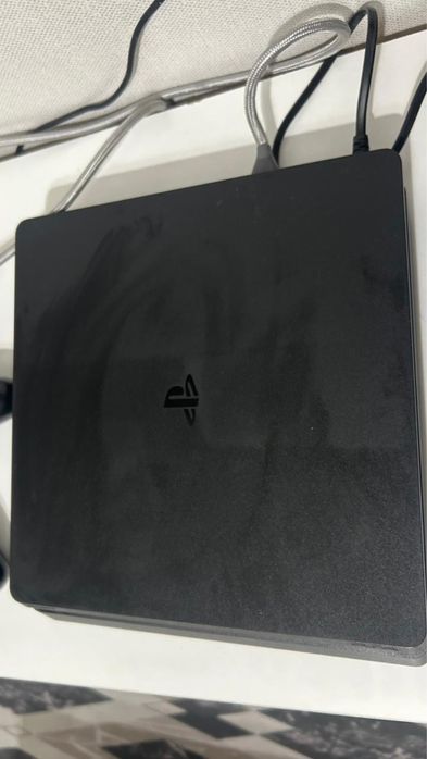 Продается PS4 !!!
