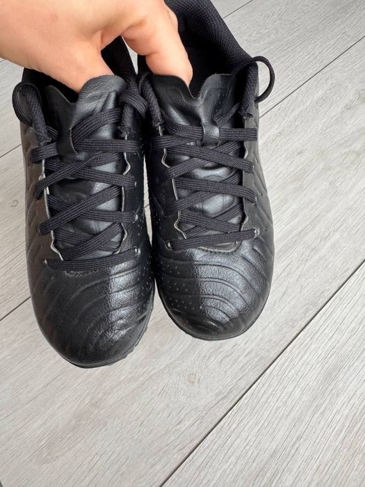 Ghete de fotbal Nike pentru copii. 32