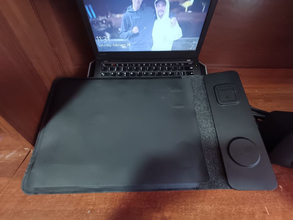Vând laptop Lenovo