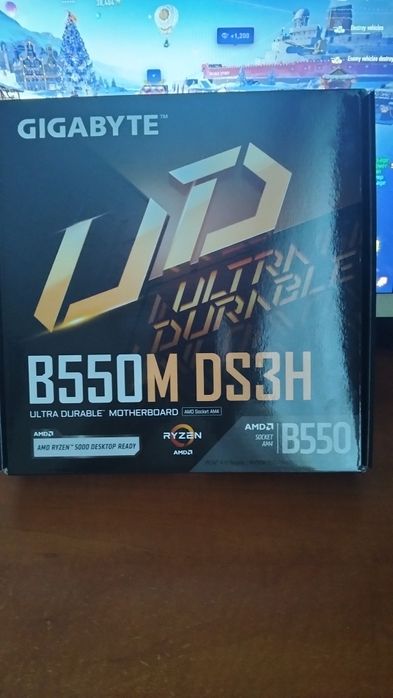 Vând placa de baza Am4 B550m noua ( impecabila .