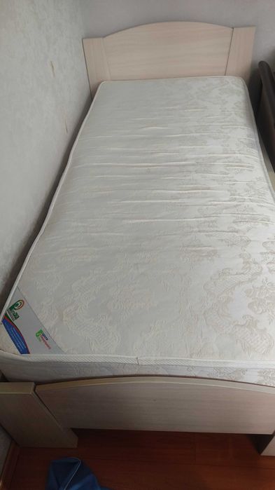 Спальный гарнитур продам