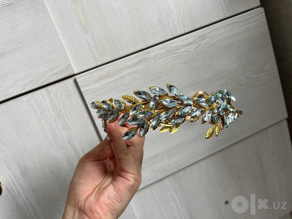 Диадемы разных видов и дизайнов для роскошного образа
