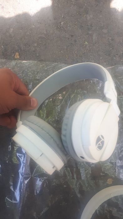 Naushniklar bluetuzli va oddiy simlik