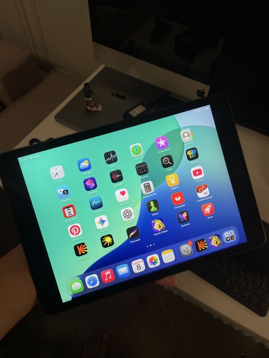 Apple iPad 9 + Folio Keyboard планшет