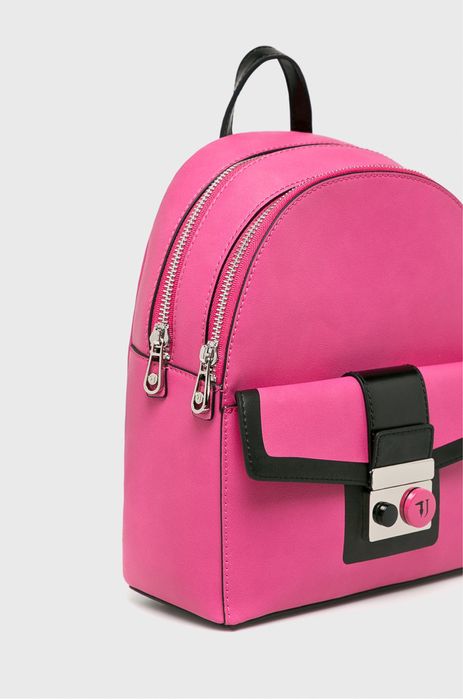 Trussardi jeans оригинална кожена раница с противопрахова торбичка