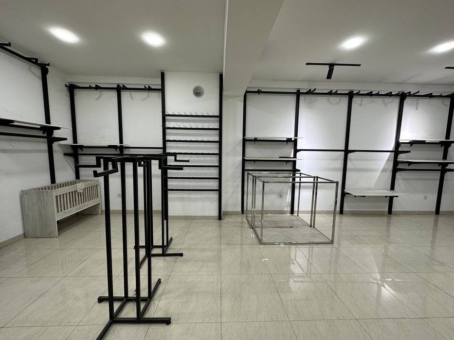 Стилаж Stilaj koplekt kiyim dokon uchun zavoda qilingan lazerda.