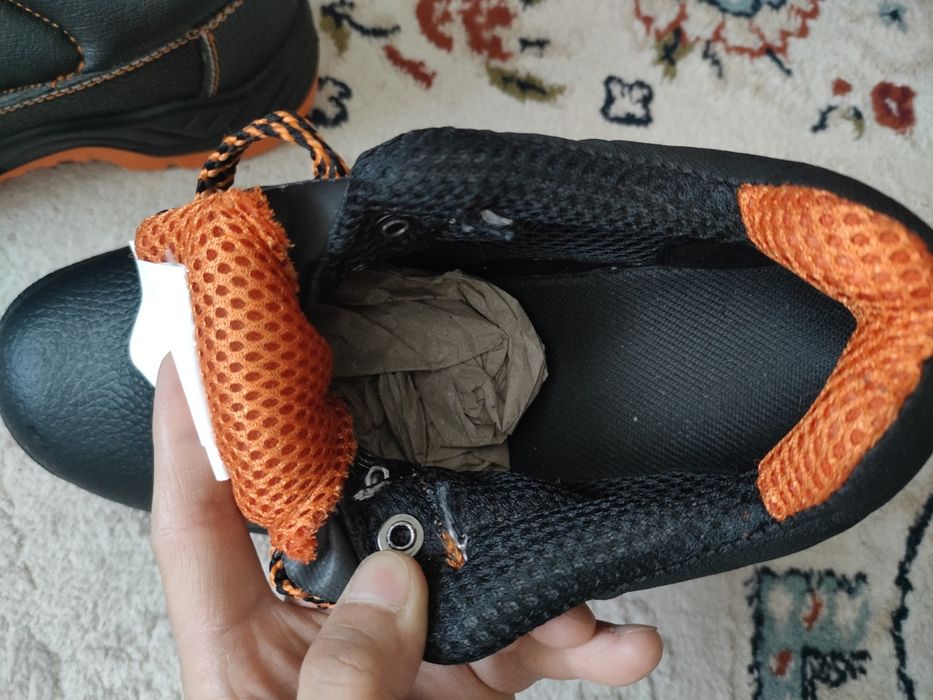 Продам рабочие обувь 38 размер