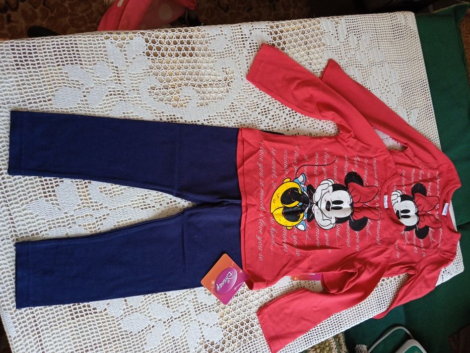 НОВ комплект Minnie mouse, размер 2-3 годинки