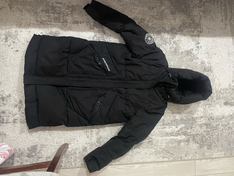 продам пуховик чёрный, тёплый, с капюшоном