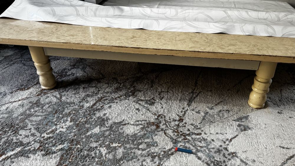 Стол сатылады.2/1