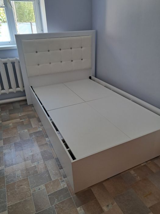 Продам кровать полуторка новая