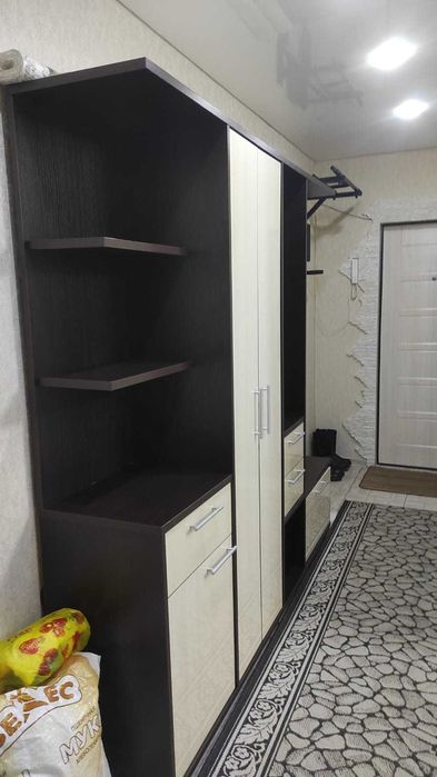 Продам стенку в прихожую