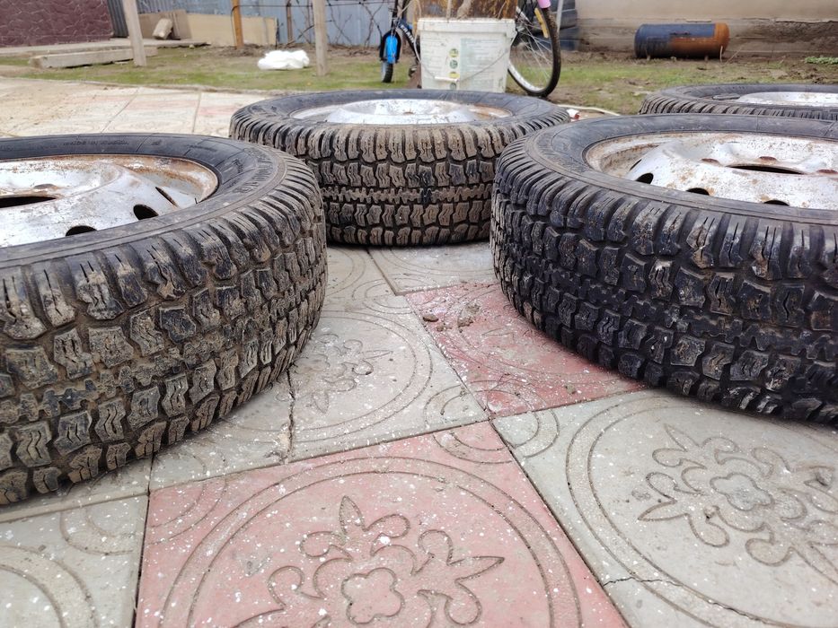 всесезонный покрышка для Нива