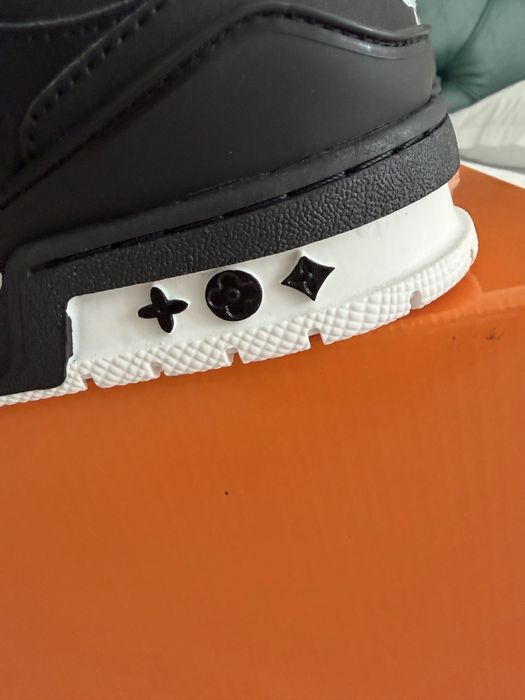 lv skate black 42/43